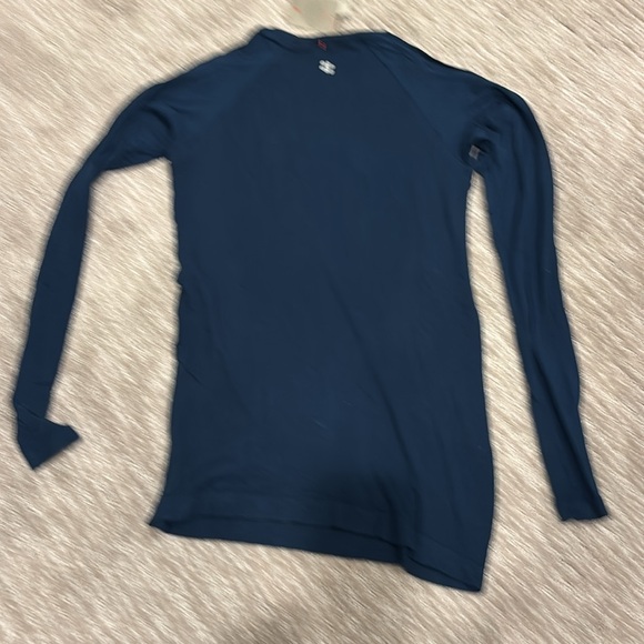 NWT sweaty Betty Glisten bamboo long sleeve top. medium beetle blue color. - Picture 4 of 4